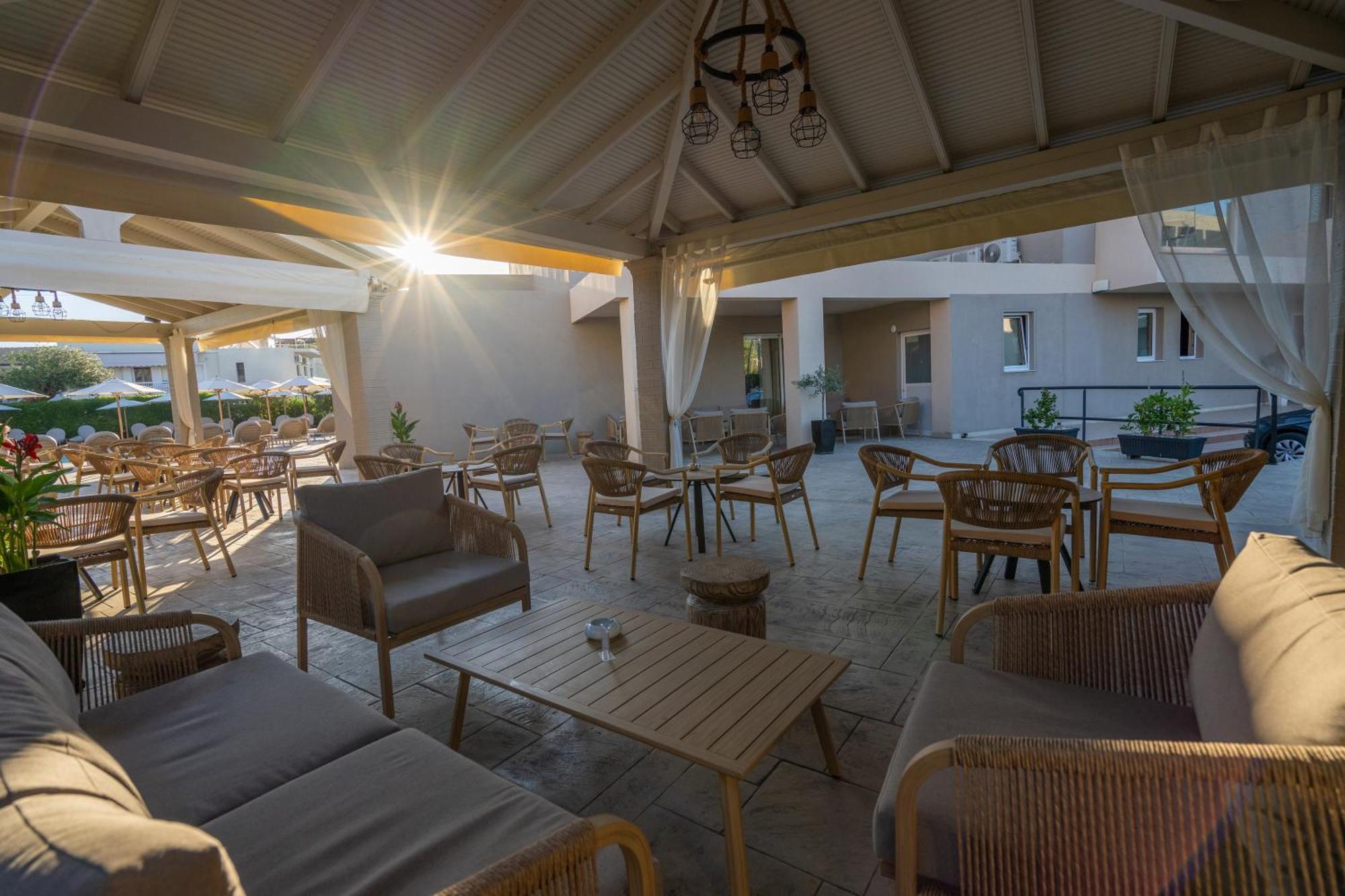 Cnic Gemini Hotel Mesongí