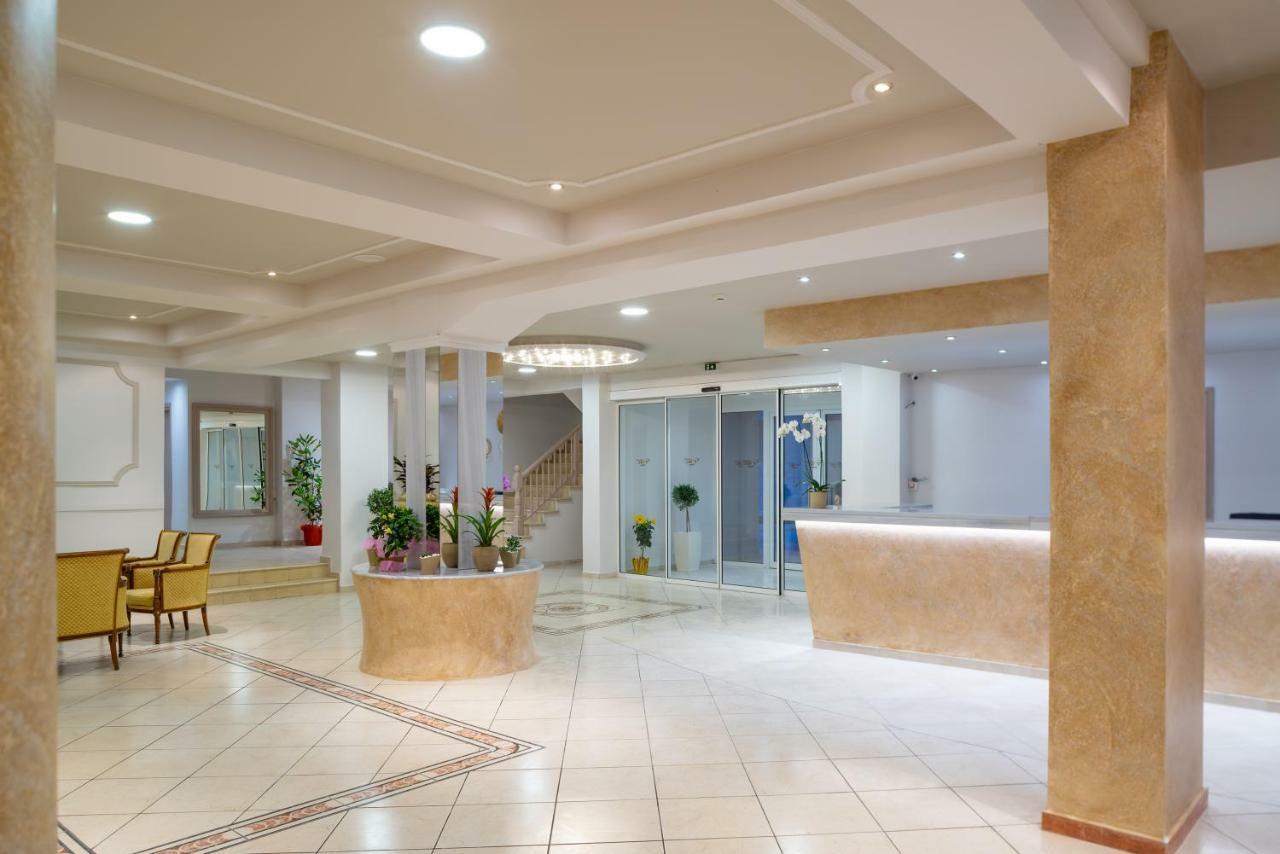 Cnic Gemini Hotel Mesongí